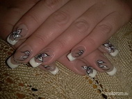 fehér franci akril virággal