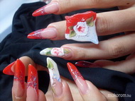 Gótikus mandula akril rózsával díszítve