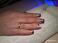 fekete fehér virágos