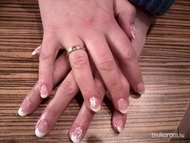 Best Nails - francia fehér sárga akril virágokkal