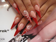 Böbi vadító piros színnel