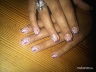 Andinak meglepően csini körmei