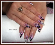 porcelan korom akryl diszitessel