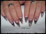 porcelan korom akryl diszitessel