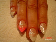 Hópelyhekkel diszítve