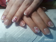 Francia műköröm akril díszítéssel