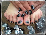 fekete acryl virágokkal