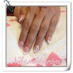 Kis francia akril virággal 