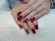 akril és zselés díszítéssel