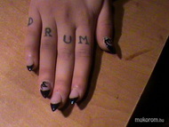 fekete porcelán akrillal