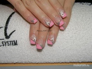 akrillal díszített