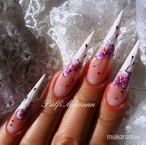 feher zseles stiletto akril diszitessel