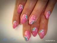 Anyácska nyaralós körme