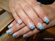 Kék ezüst csillámos akril díszítéssel