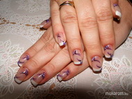 Francia akril díszítéssel