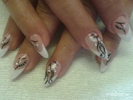 francia fekete akril virágokkal