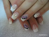 francia akril pillangóval