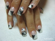 fekete fehér akril virágokkal