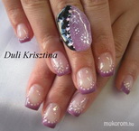 Laura gyűrűt is kapott