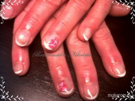 Anyósomnak saját körmi