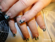 Francia akril díszítéssel