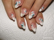 Móni türkiz szinű virágot kért