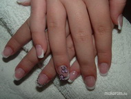 francia akrillal strasszokkal