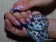 Zselés stiletto akrill rózsával