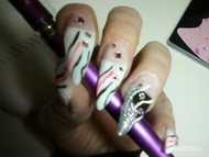 Best Nails - stiletto akrill festéssel és strasszkővel