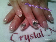 Épített francia akrillal