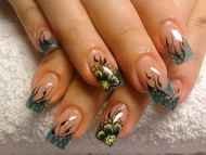 Zselé-Akril díszítéssel