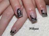 Csillámos,hálós,akrillal díszítve