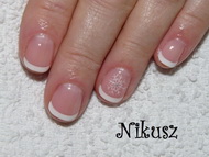 Mani tip a pedikűrös kelleginának hópihével