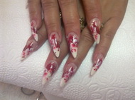 Akril körömdíszítés