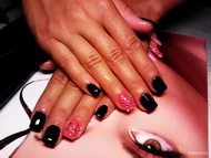 Best Nails - Zselés köröm strasszokkal