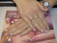 Füstfóliával és akrillal díszítve 