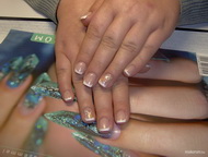 Saját köröm megerőssítése zselével