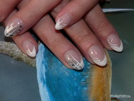 Törtkagylóval díszítve