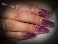 üveghatású lila végű design körmöcske