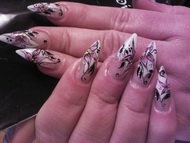 Zselével,csillámmal és akrillal..