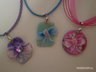 Medálkák porcelánból