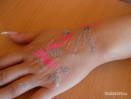 Évinek csill tetoválás