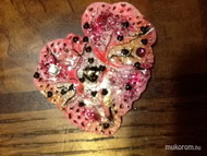 szívecske kövekkel