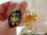 ismét az orchideával pózol