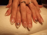 Első esküvői körmöm