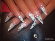 Dia esküvői körme 