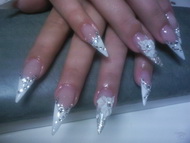 ekrü,vagy fehér....