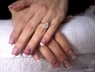 Best Nails - fehér francia rózsaszín virágokkal