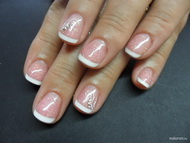 lenövésmentes francia manikűr