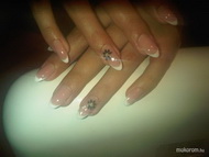 francia mandula strasszokkal